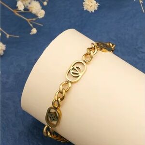 V - stainless steel adjustable bracelet